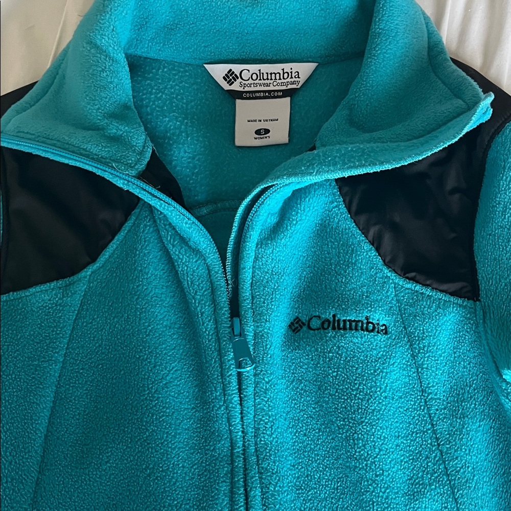 Columbia Turquoise and Black Fleece Jacket